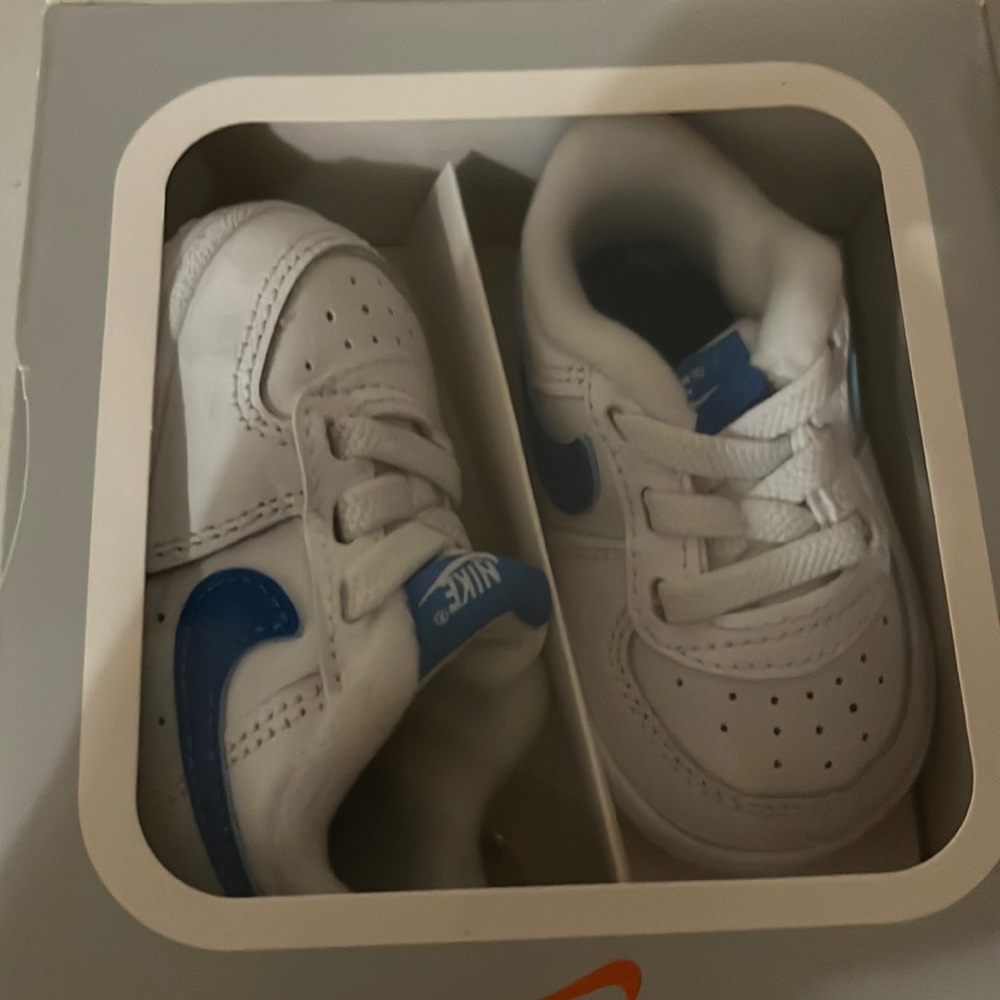 Nike infant baby boy sneakers 2c